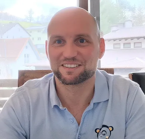 Oliver Falk, Inhaber von KLETTERTURM.DE, im persönlichen Beratungsgespräch